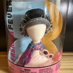 Fashion Fever Barbie Accessory Pack contains hat, scarf and sunglasses NWT 2004